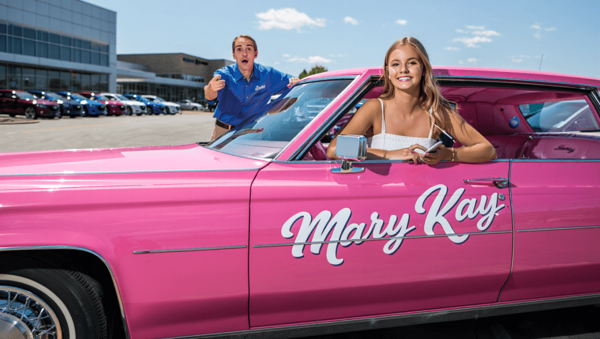 “Over a car?”: An influencer purchased a custom Mary Kay Cadillac. One of her haters called the dealership to confirm—the shocking message goes viral