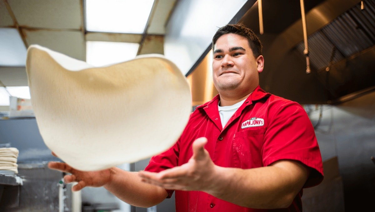 
    “He’s a doughtivational speaker”: Papa John’s worker shuts down critic who mocked his job  