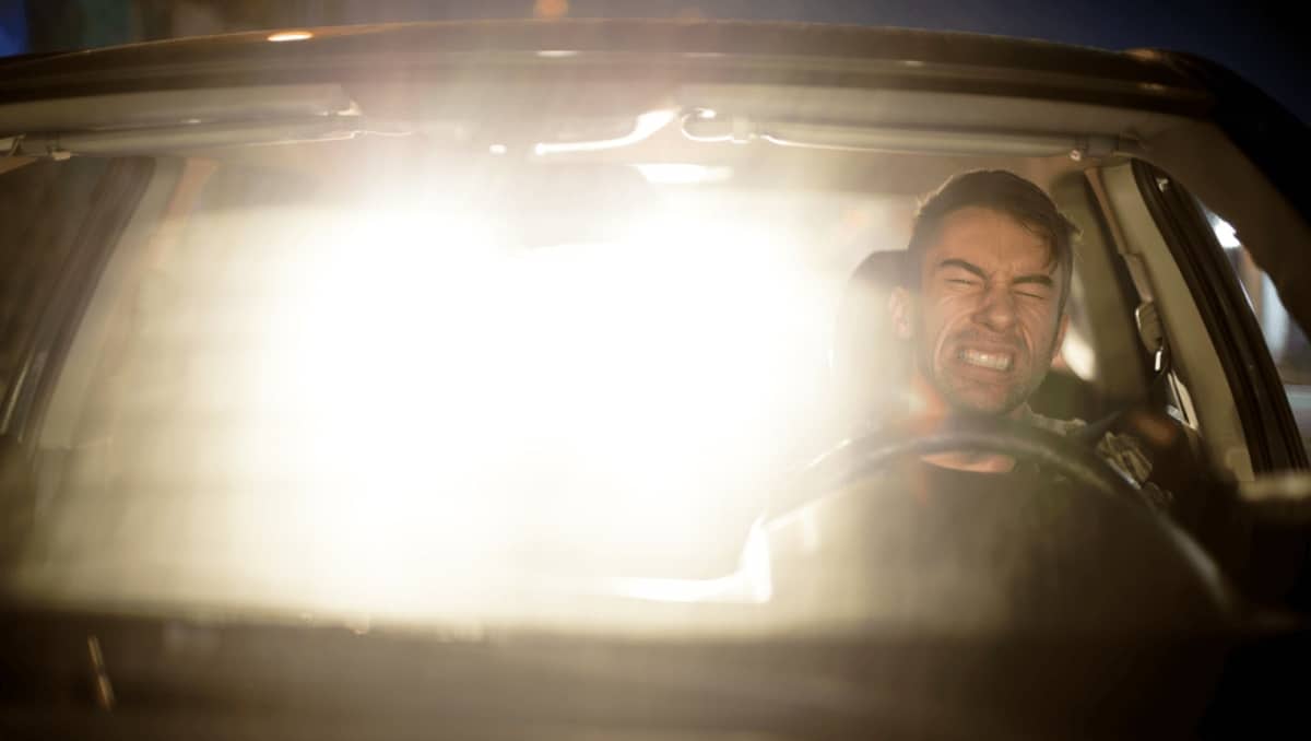 
    “Fighting for my life”: Driver blinded by super-bright headlights hits 2.5 million views  