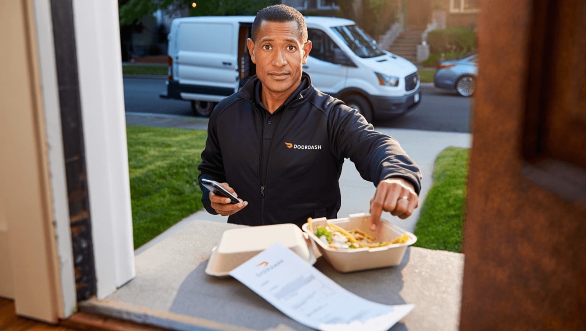 “He matched your door windows perfectly”: Customer says DoorDash driver submitted an AI-generated delivery image as proof