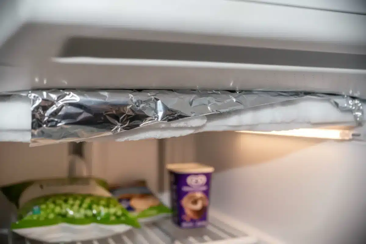 This genius aluminum foil trick melts freezer ice in minutes—and slashes your energy bill