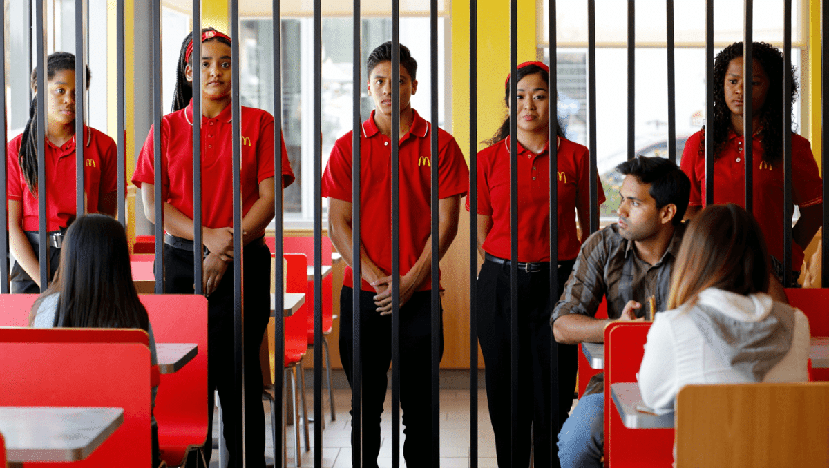 McDonald’s with bars inside of it sparks debate about which state it’s located in. It’s not in America at all